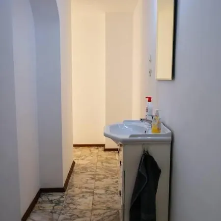 Apartment Great And Large Two Bedroom Maisonette With Lovely View & Free Parking Center