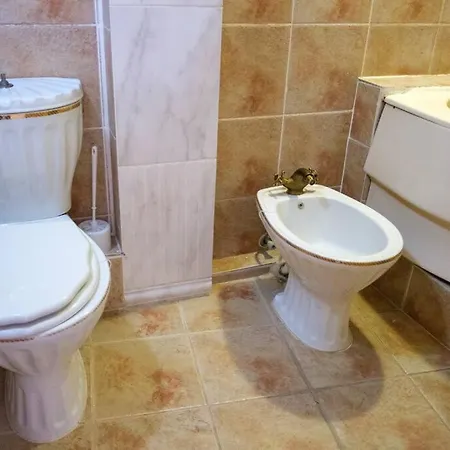 Great And Large Two Bedroom Maisonette With Lovely View & Free Parking Center Apartment