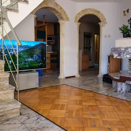 Great And Large Two Bedroom Maisonette With Lovely View & Free Parking Center Plovdiv