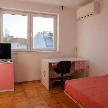 Great And Large Two Bedroom Maisonette With Lovely View & Free Parking Center Apartment