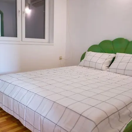 Great And Large Two Bedroom Maisonette With Lovely View & Free Parking Center Apartment *