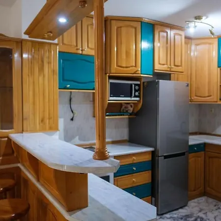 Apartment Great And Large Two Bedroom Maisonette With Lovely View & Free Parking Center *