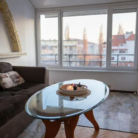Apartment Great And Large Two Bedroom Maisonette With Lovely View & Free Parking Center