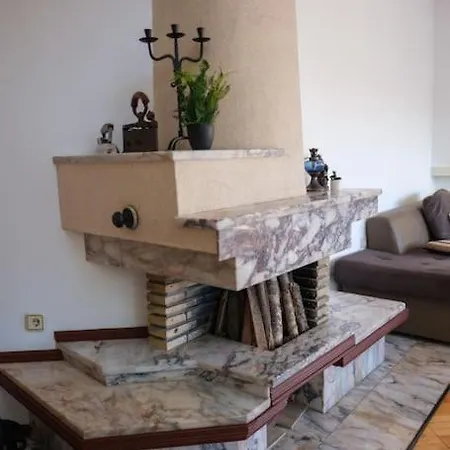 Great And Large Two Bedroom Maisonette With Lovely View & Free Parking Center Apartment *